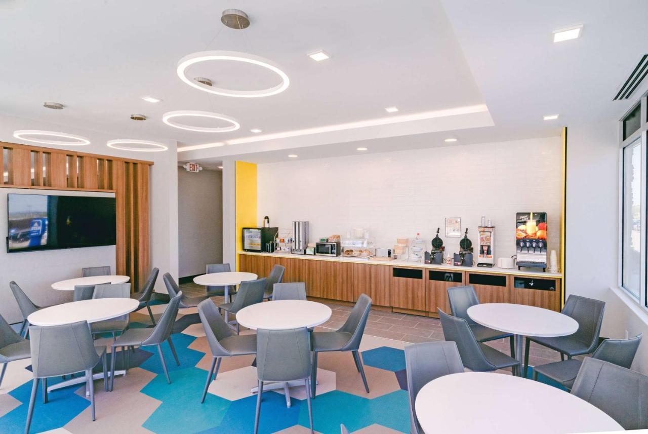 Microtel Inn & Suites By Wyndham Macedon Zewnętrze zdjęcie