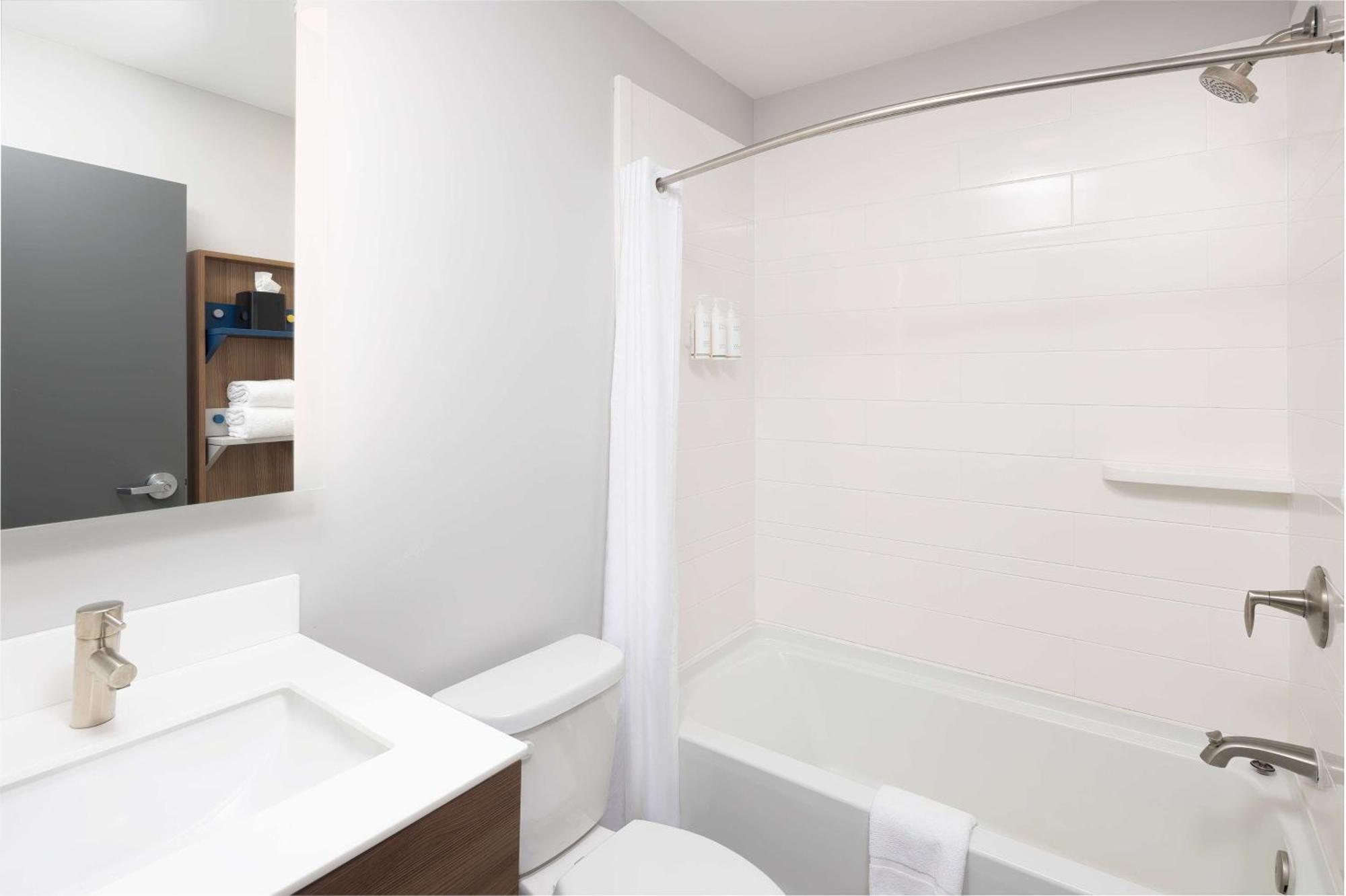 Microtel Inn & Suites By Wyndham Macedon Zewnętrze zdjęcie