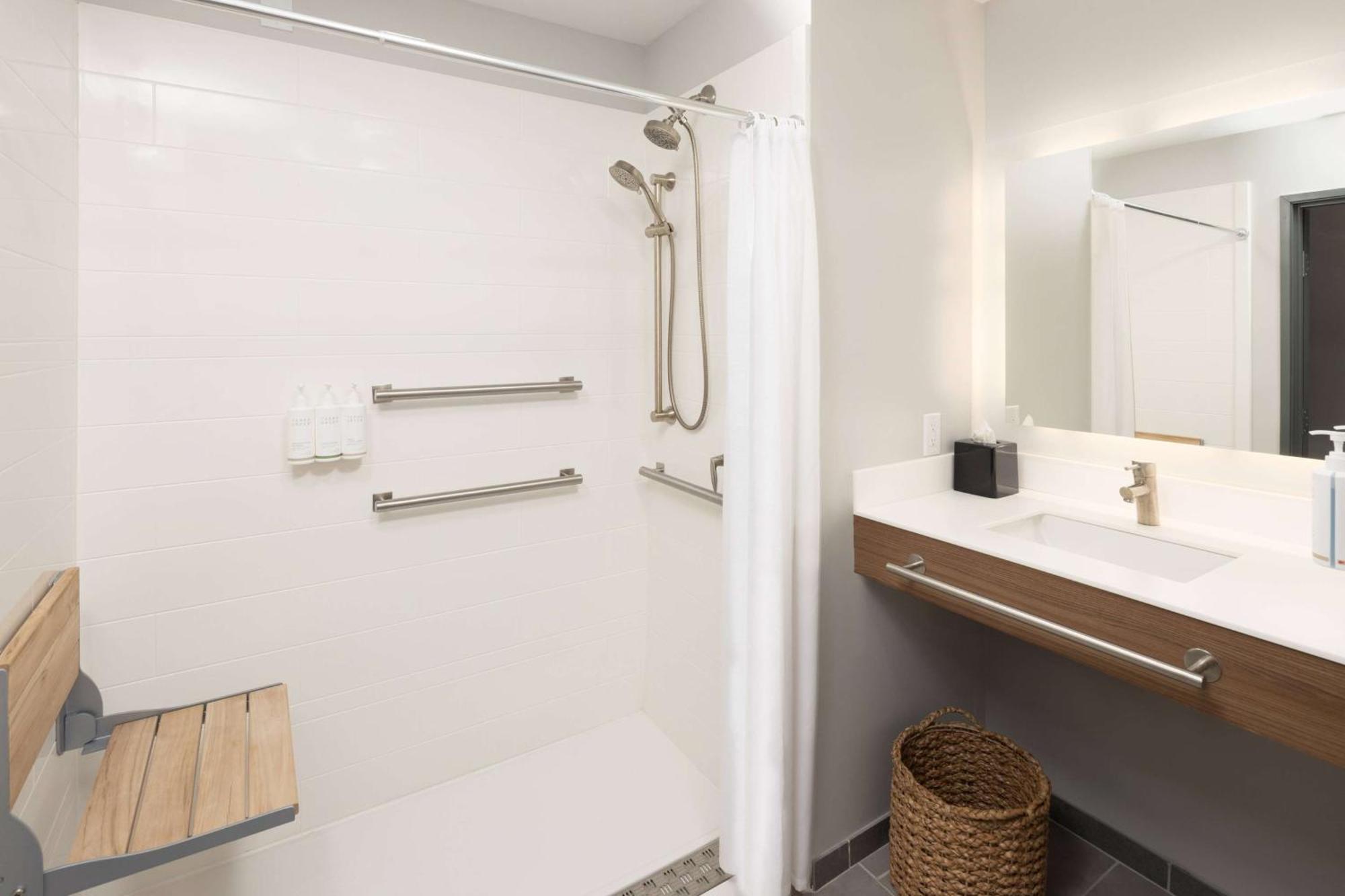 Microtel Inn & Suites By Wyndham Macedon Zewnętrze zdjęcie