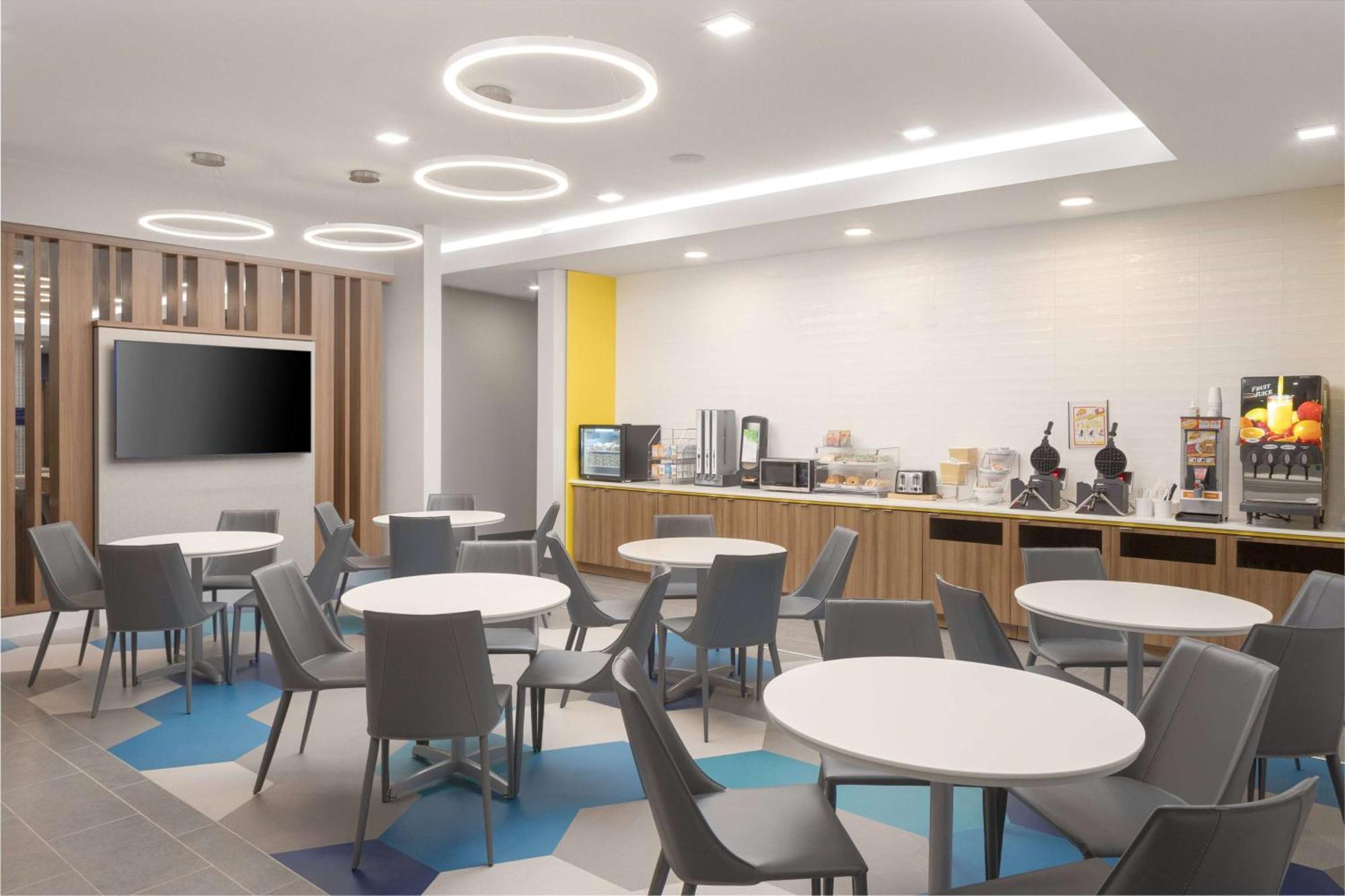 Microtel Inn & Suites By Wyndham Macedon Zewnętrze zdjęcie