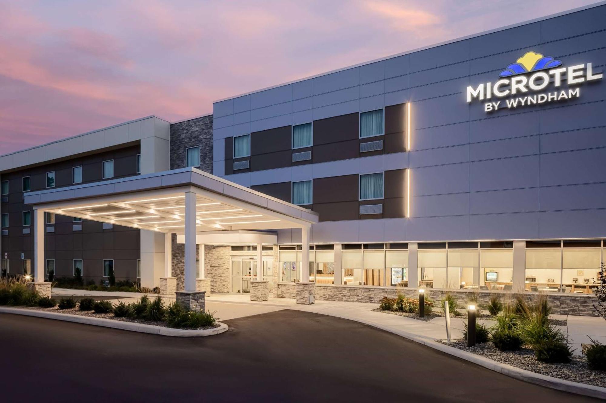 Microtel Inn & Suites By Wyndham Macedon Zewnętrze zdjęcie